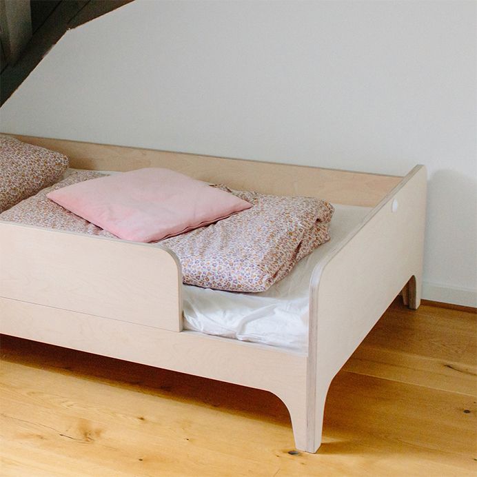 Kinderbett in Multiplex